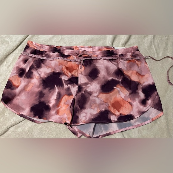 Old navy Go Dry active tie dye shorts with inner underwear attached XXL NWT - Picture 5 of 5